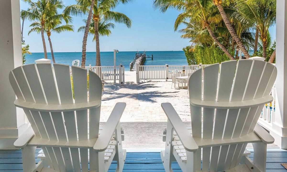 Layton House | Turtle Crawl on Long Key Oceanfront Beachfront with dock and pool
