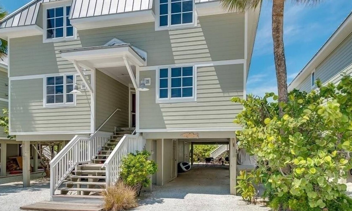 Boca Grande House | Turtleback 09 3 Bedroom Villa by RedAwning