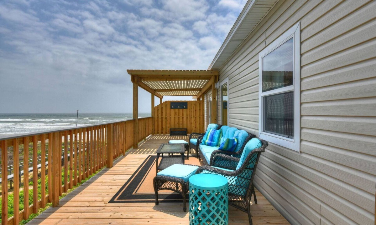 Surfside Beach Condo | Turtle’s Pace Beachfront Condo - New with amazing views and decor