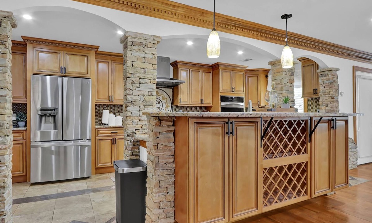 North Brookhaven House | Tuscan Dreams Message Now for Summer Special