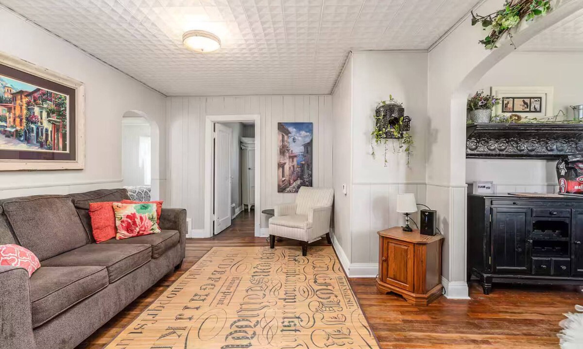 Lebanon House | Tuscan Inspired 3br Cottage