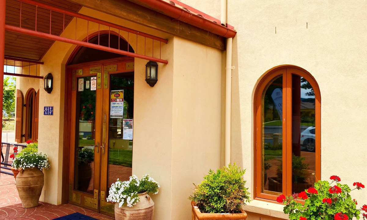 Myrtleford Apartment | Tuscan Villa in Myrtleford