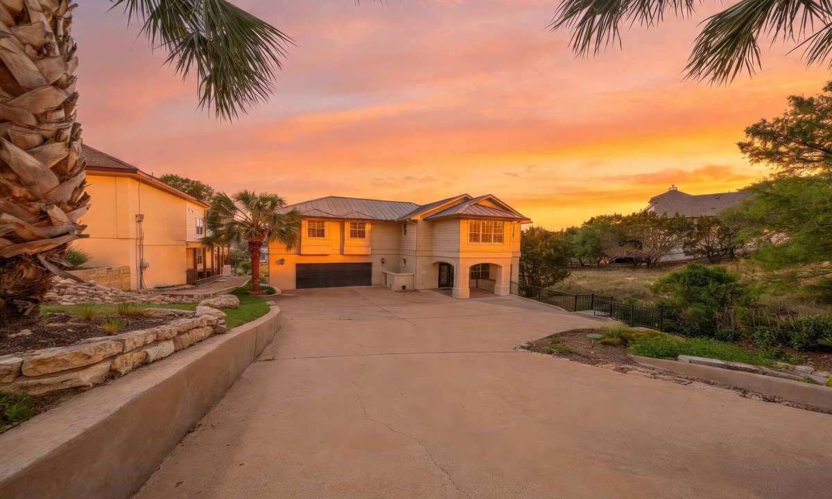 Point Venture House | Tuscany - Lake Travis Lakefront - Private Dock