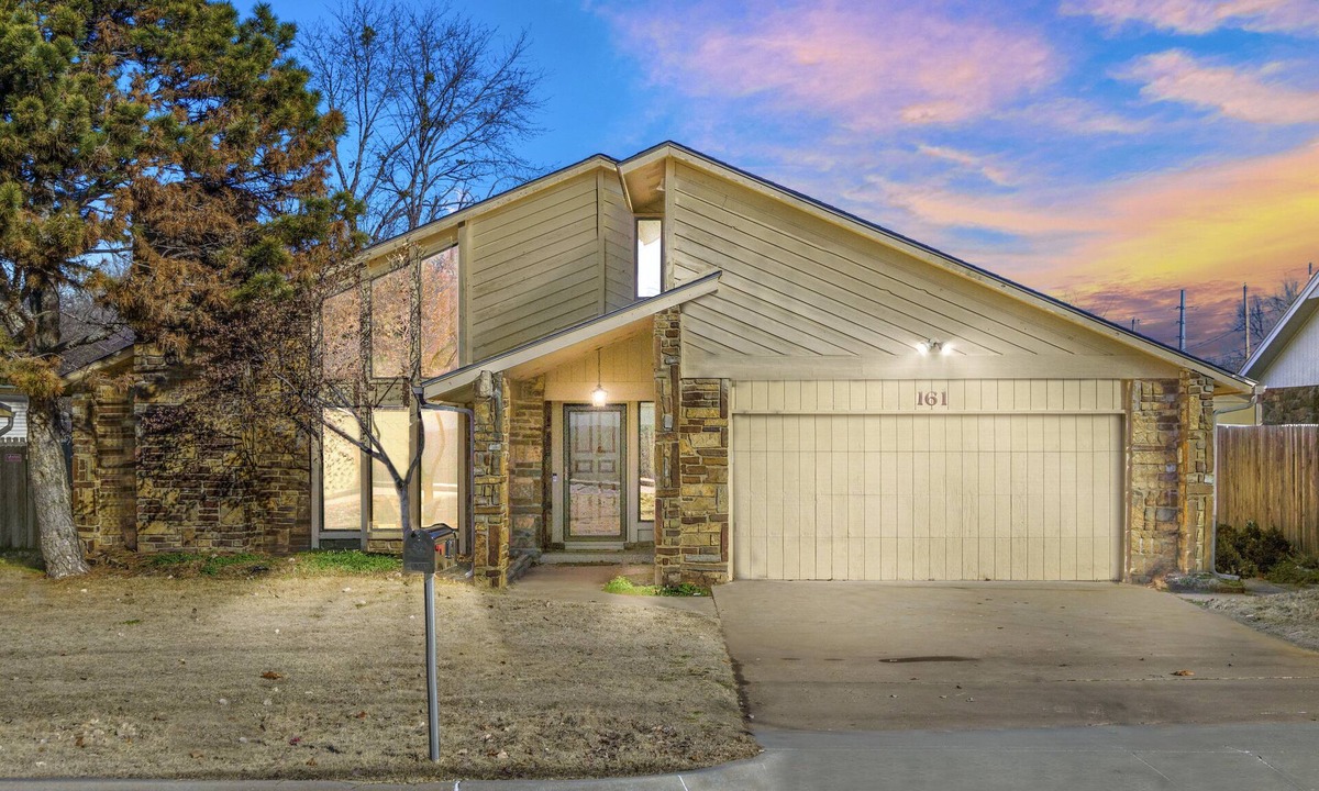 Jenks House | Tv's in Every Bedroom-Spacious-1 Mile to Aquarium & Downtown