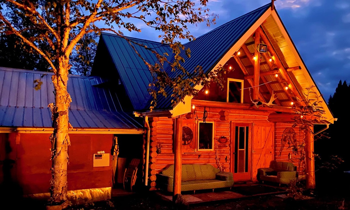 Cochrane Cottage | Tweedwood | Lakefront Log Cabin | Off-Grid Boreal Retreat | Fire Pit & Dock
