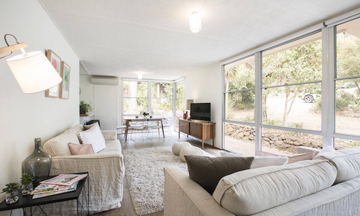 Anglesea House | Twiggy, Anglesea - Renovated 1960's gem