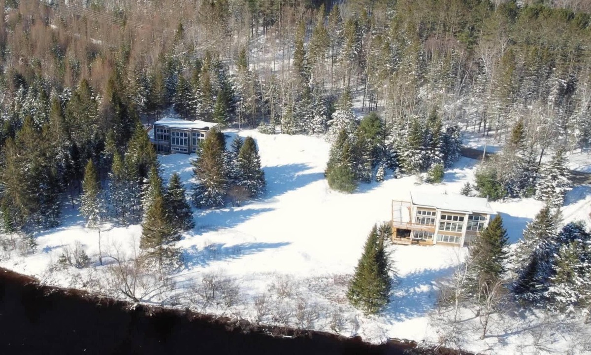 Riviere-Rouge Ski Chalet | Twin Cottages by the River - Corpo & Events