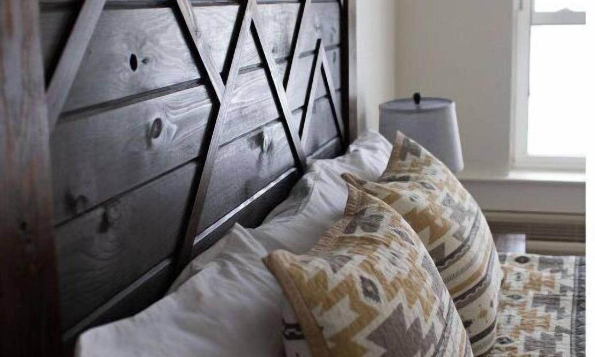 Encampment Apartment | Twin/King Retreat: Rustic Comfort by Platte River