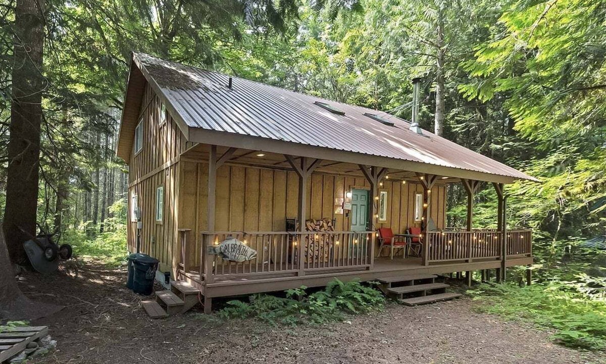 Packwood Cabin | Twin Maples | WiFi, River Access, BBQ