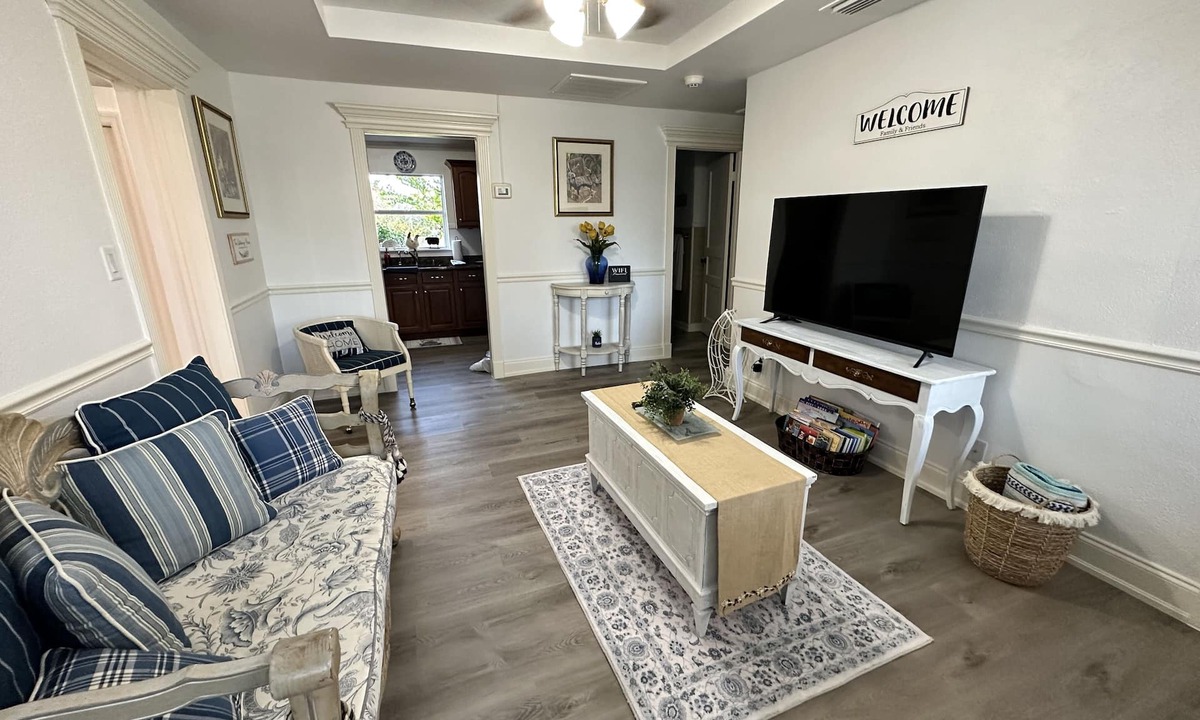 Allen Park Cottage | Twin Palm Cottage