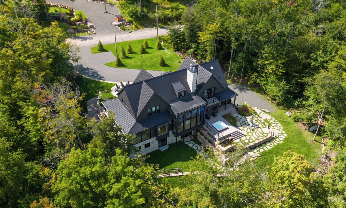 Morin Heights House | TWIN PEAKS - LUXURY 5BR SKI-IN/SKI-OUT