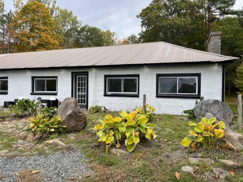 Northville House | Twin pines 3