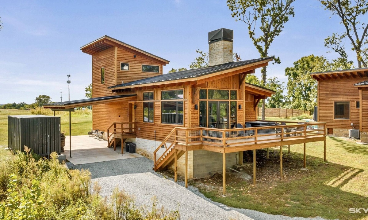 Afton Cabin | Twin Retreat Cabin #2, Hot Tub, Near Battlefield Golf Course & Shangri La Resort