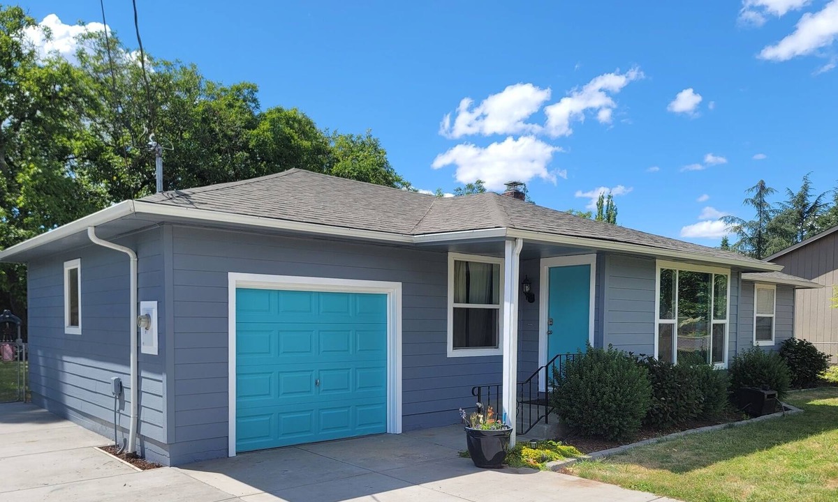 Keizer House | Twin Room in Keizer, Oregon.