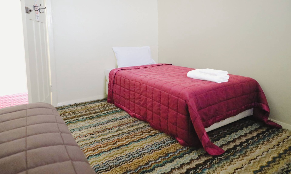 Capertee Hotel | Twin Room With Shared Bathroom