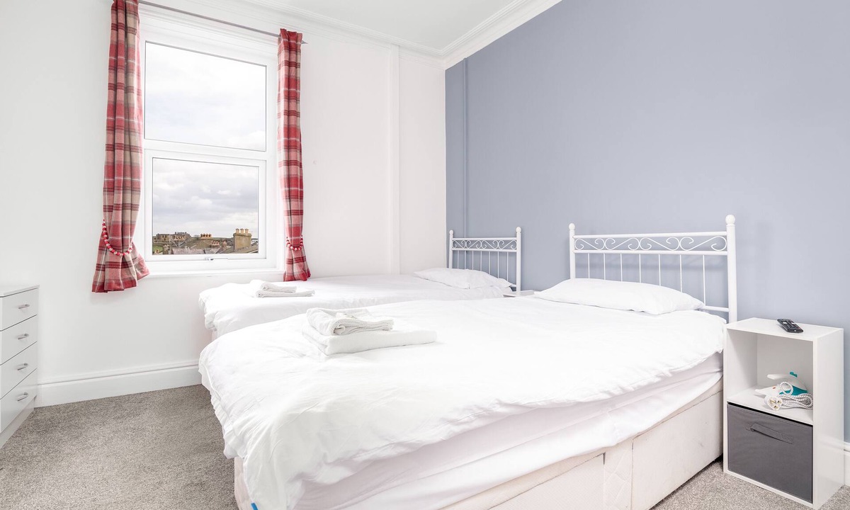 West Cliff Hotel | Twin Single Beds, Private Bathroom