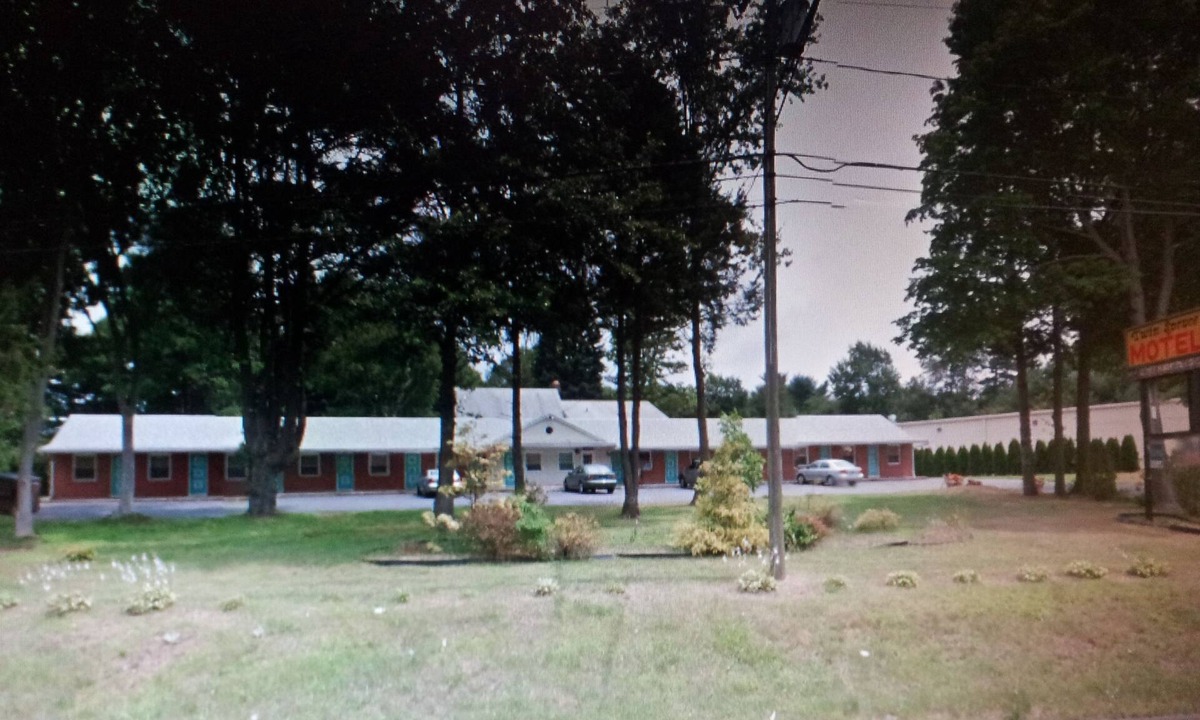 Berlin Hotel | Twin Spruce Motel