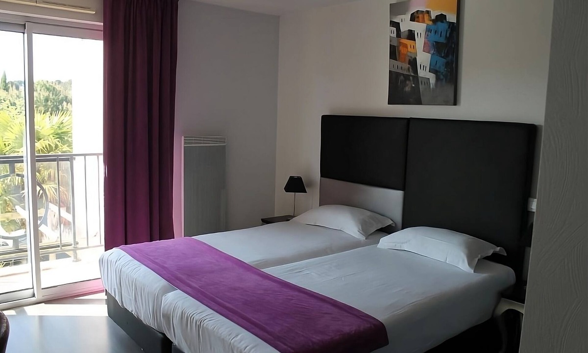 La Baule-Escoublac Hotel | Twin Studio w/Terrace Near La Baule Beach & Seaside Promenade