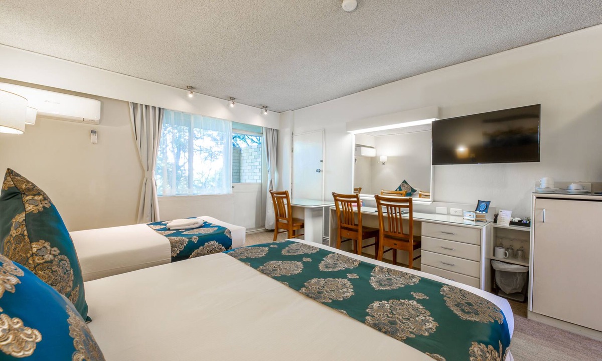 Greenwich Hotel | Twin Towers Inn