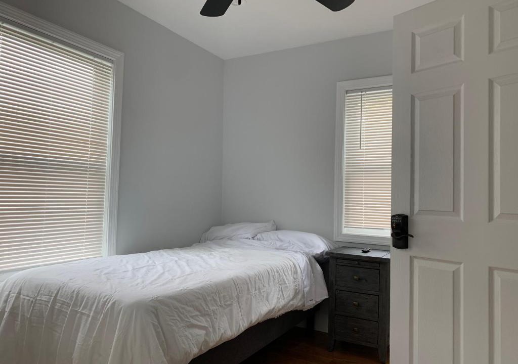 Stoneham House | Twin XL Bed - Boston - RM 1