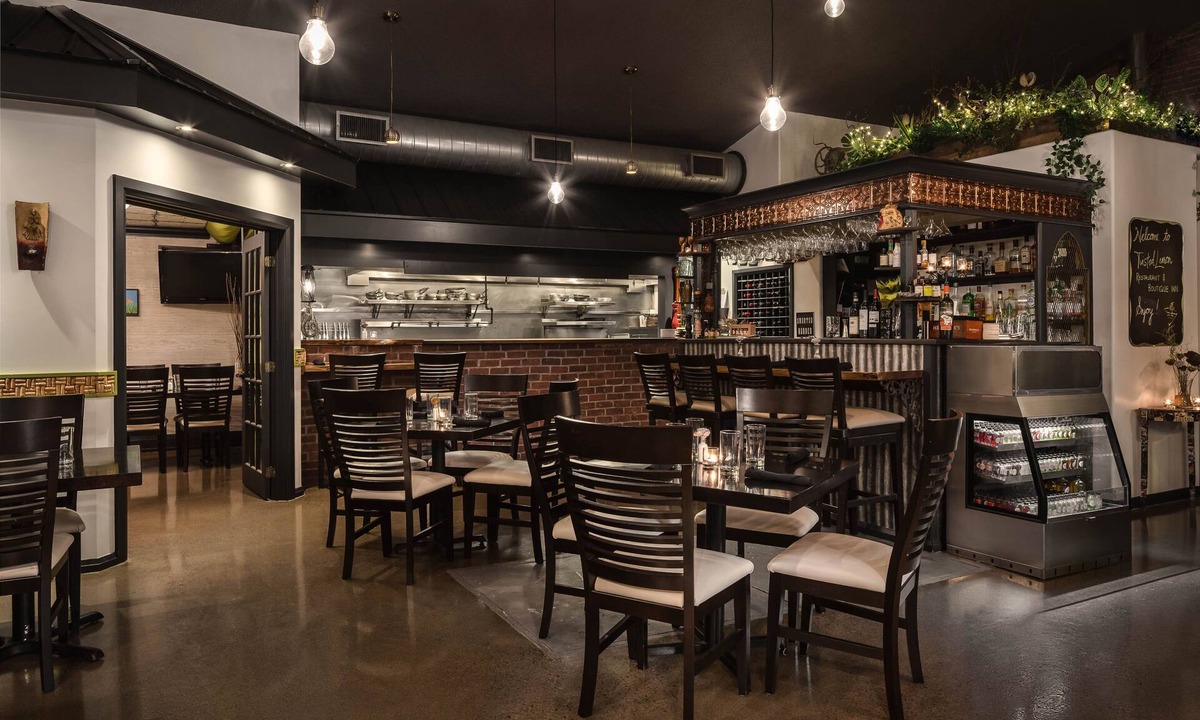 Cayuga Hotel | Twisted Lemon Restaurant & Boutique Inn