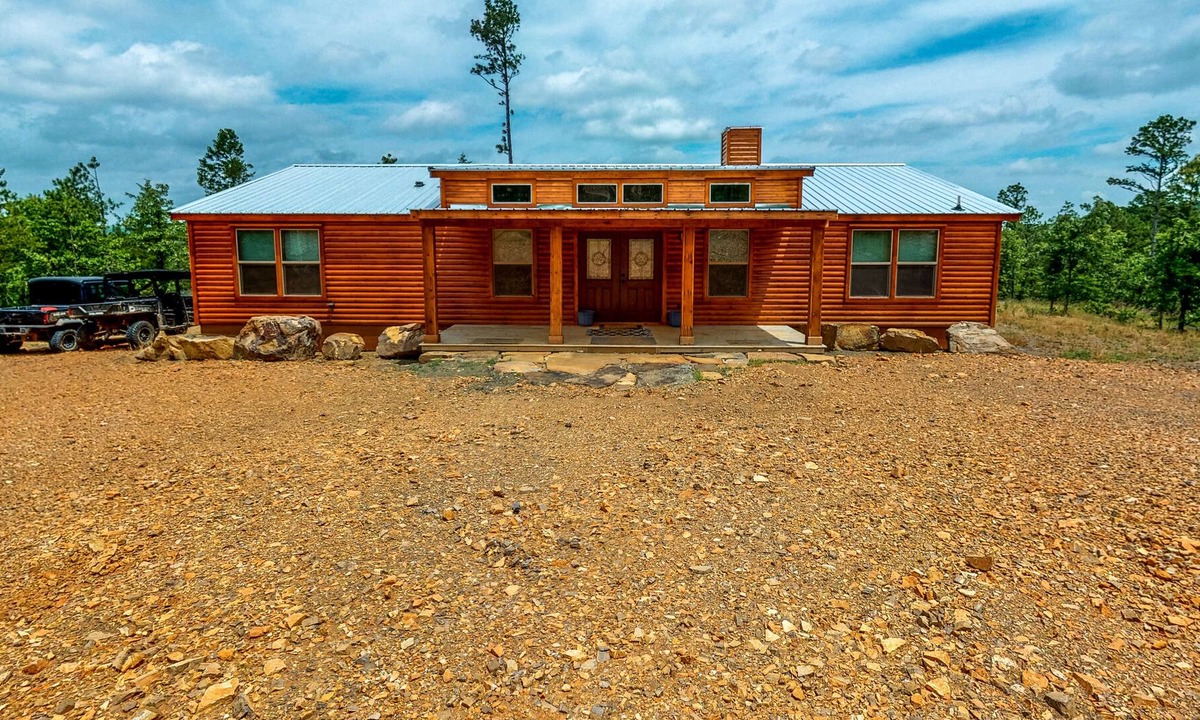 Stringtown House | Two adjacent cabins - channel access, kayaks, canoe & firepit - dog-friendly