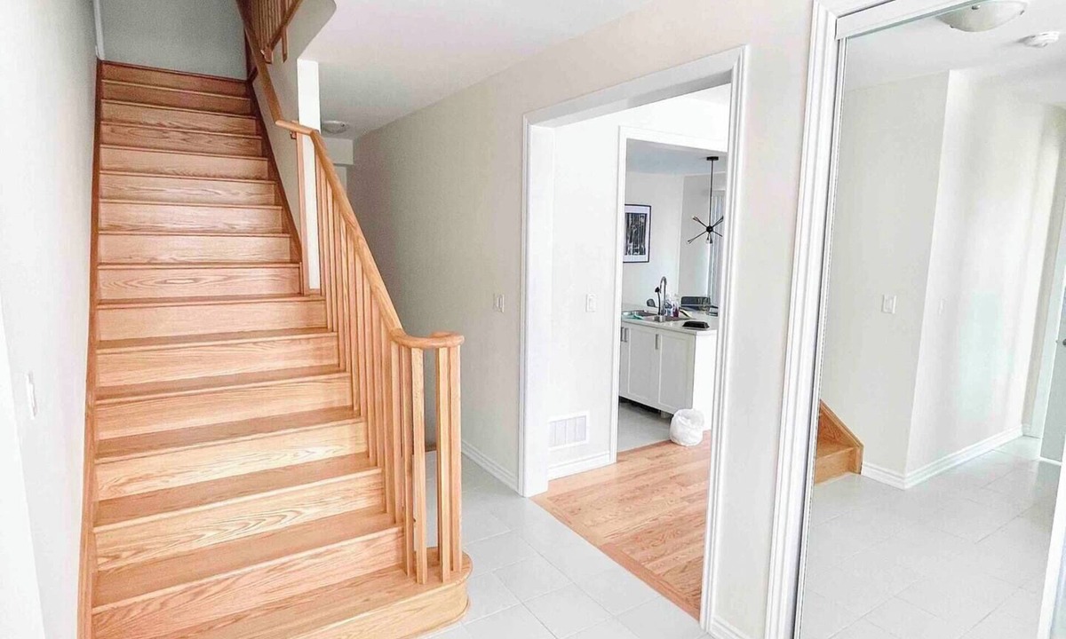 Thorold Villa | Two Adjacent Modern Homes in West Niagara Sleep 16