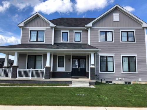 Thorold House | Two Adjacent Modern Homes in West Niagara Sleep 16