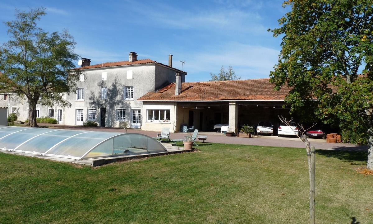 La Creche House | Two beautiful rooms overlooking the private garden