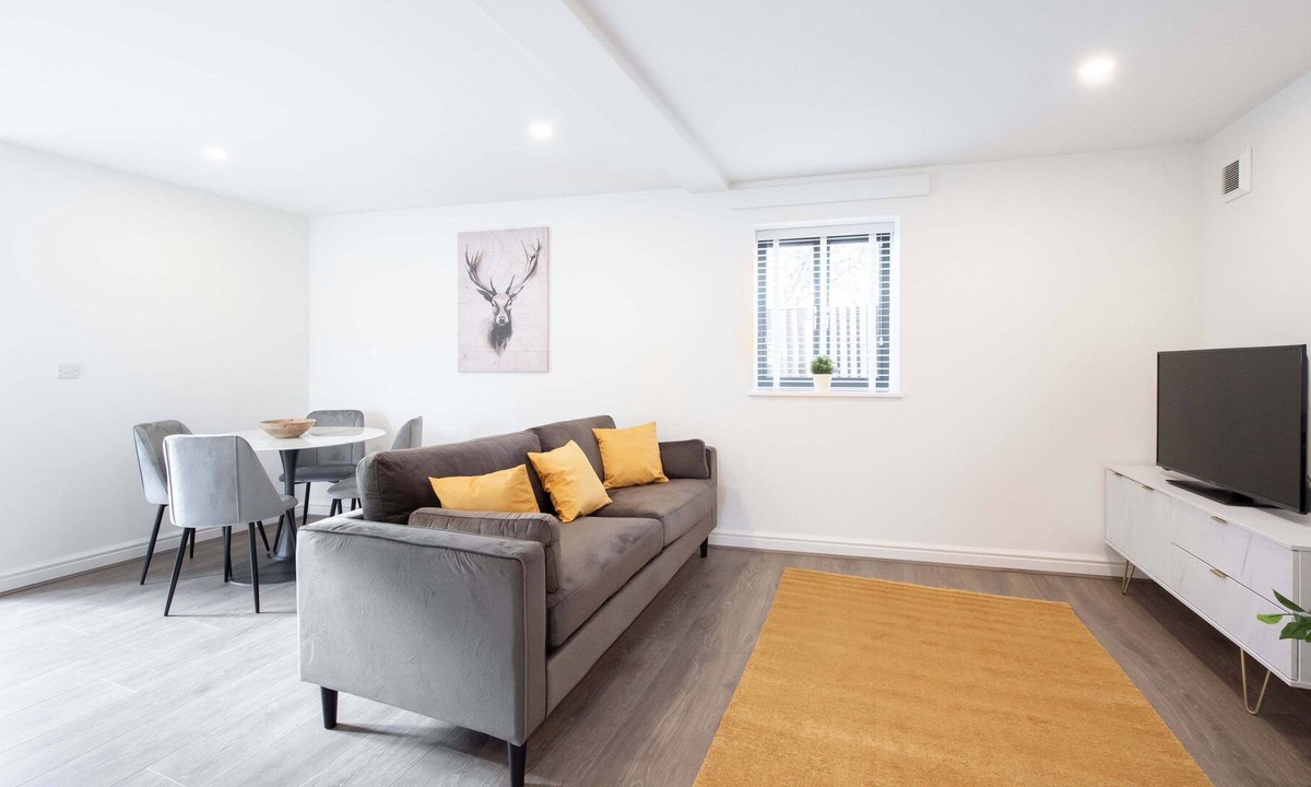 Herongate House | Two Bed House in Gated Development - Close to M25