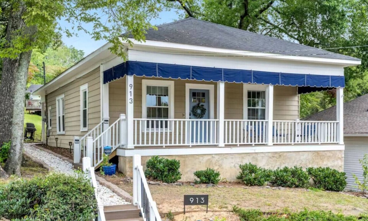 North Chattanooga House | Two Bed Two Bath Chatta Charmer with hot tub!