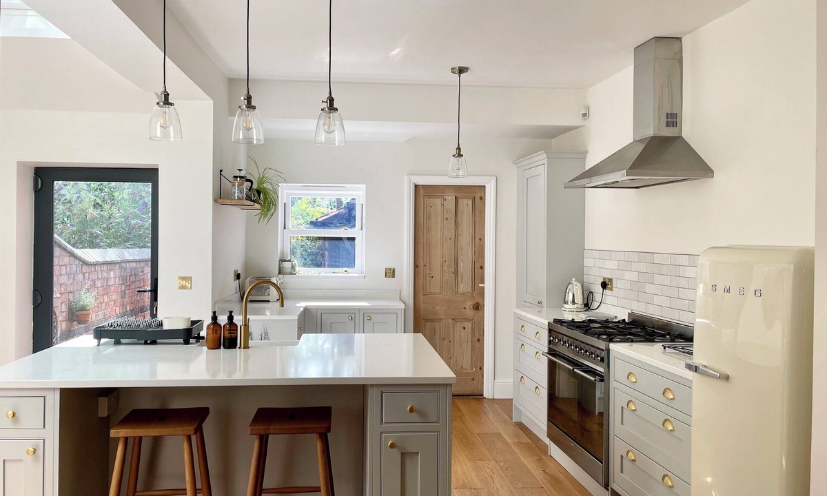 Birmingham House | Two Bed Victorian Townhouse Opposite QE/University