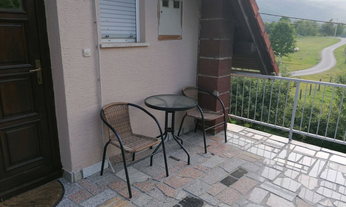 Catrnja Apartment | Two bedroom apartment with terrace Smoljanac (Plitvice) (A-14979-a)