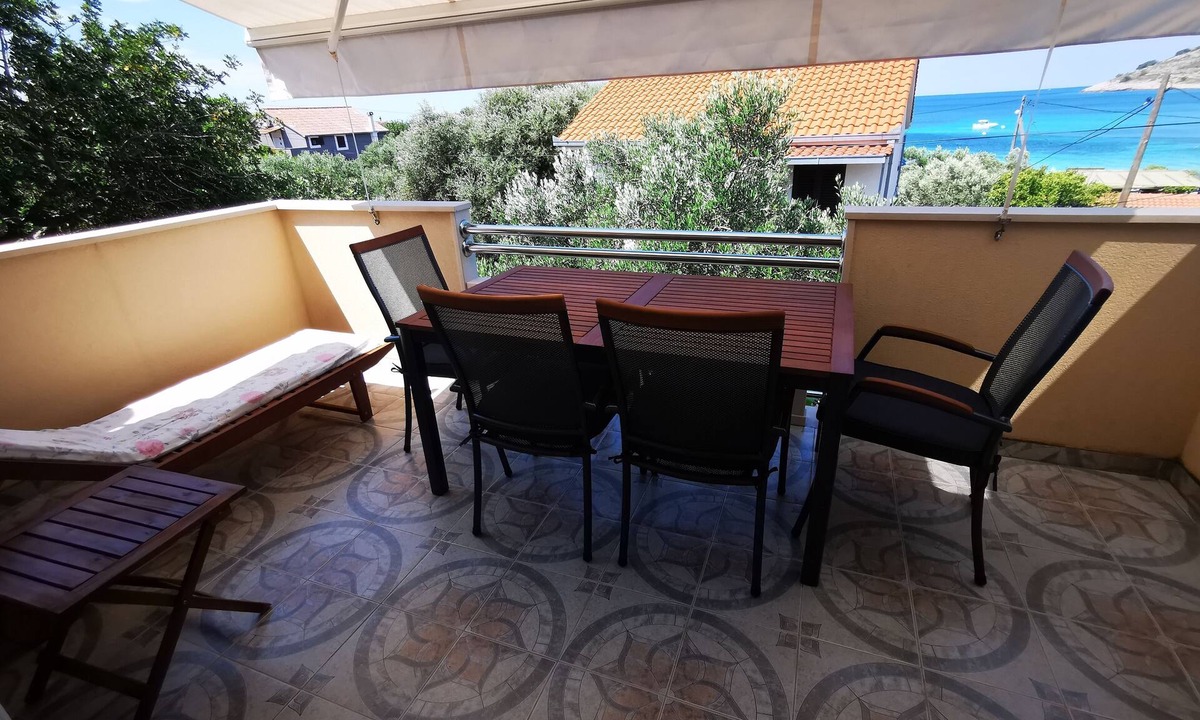 Drvenik Mali Apartment | Two bedroom apartment with terrace and sea view Drvenik Mali, Drvenik (A-16787-b)