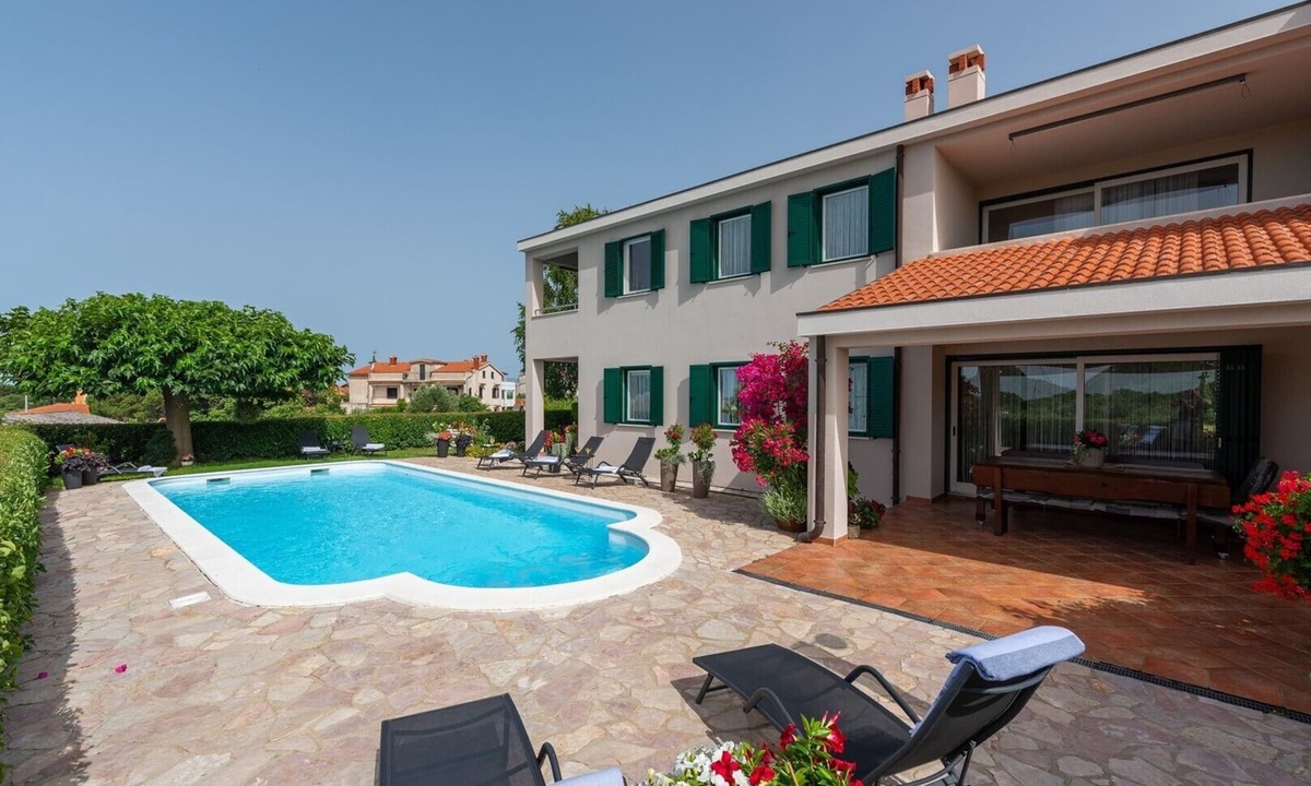 Rovinjsko Selo Apartment | Two-bedroom Apartment Mare A1 with shared Pool