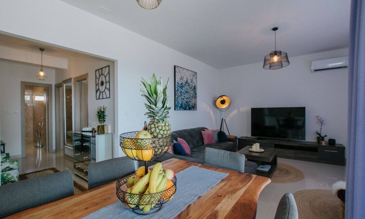 Seget Donji Apartment | Two Bedroom Apartment with Balcony