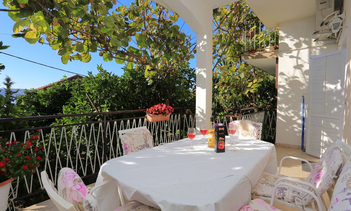 Seget Donji Apartment | Two bedroom apartment with terrace and sea view Seget Donji, Trogir (A-2029-a)