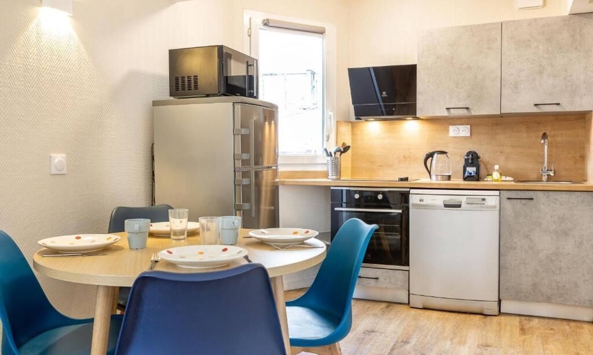 Gambetta Apartment | Two Bedroom Apartment #1
