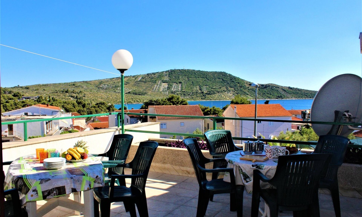 Primosten Apartment | Two bedroom apartment with terrace and sea view Primošten (A-15499-a)
