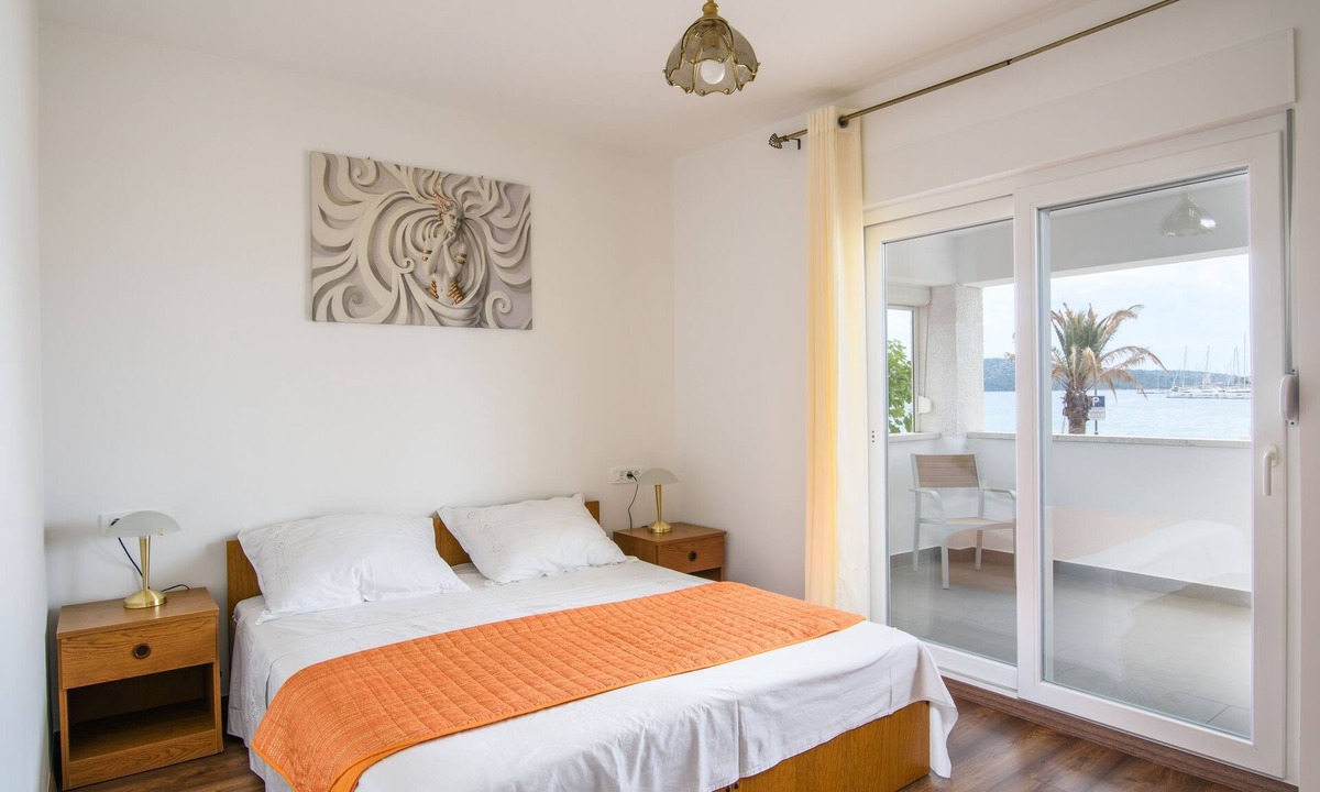 Rogoznica Apartment | Two bedroom apartment with terrace and sea view Rogoznica (A-11929-a)