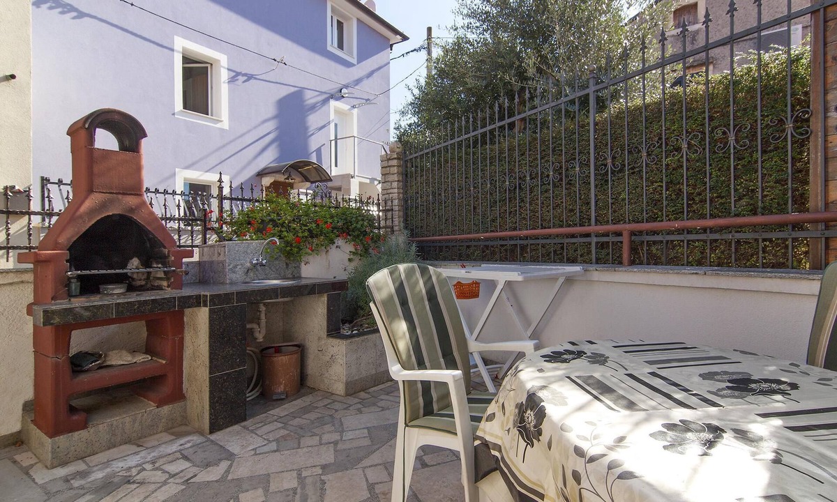 Pomer Apartment | Two bedroom apartment Cukon with bbq