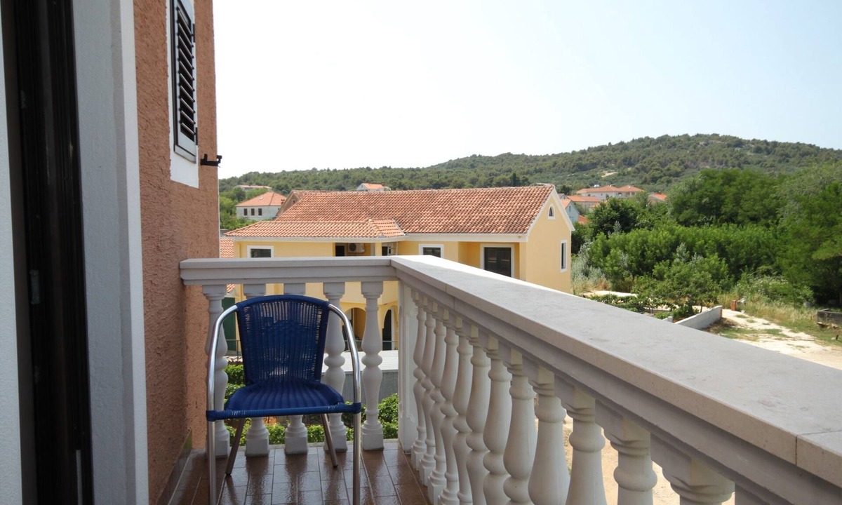 Kukljica Apartment | Two bedroom apartment with balcony and sea view Kukljica, Ugljan (A-8253-b)