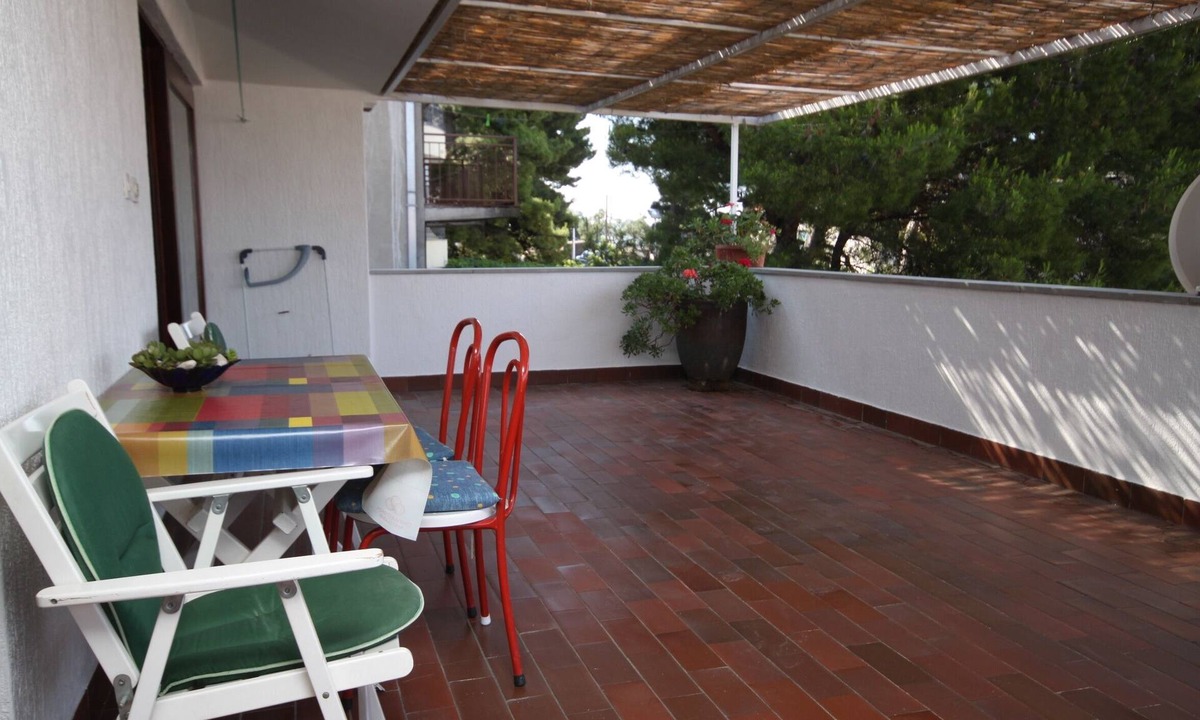 Bili brig Apartment | Two bedroom apartment with terrace and sea view Makarska (A-6691-a)