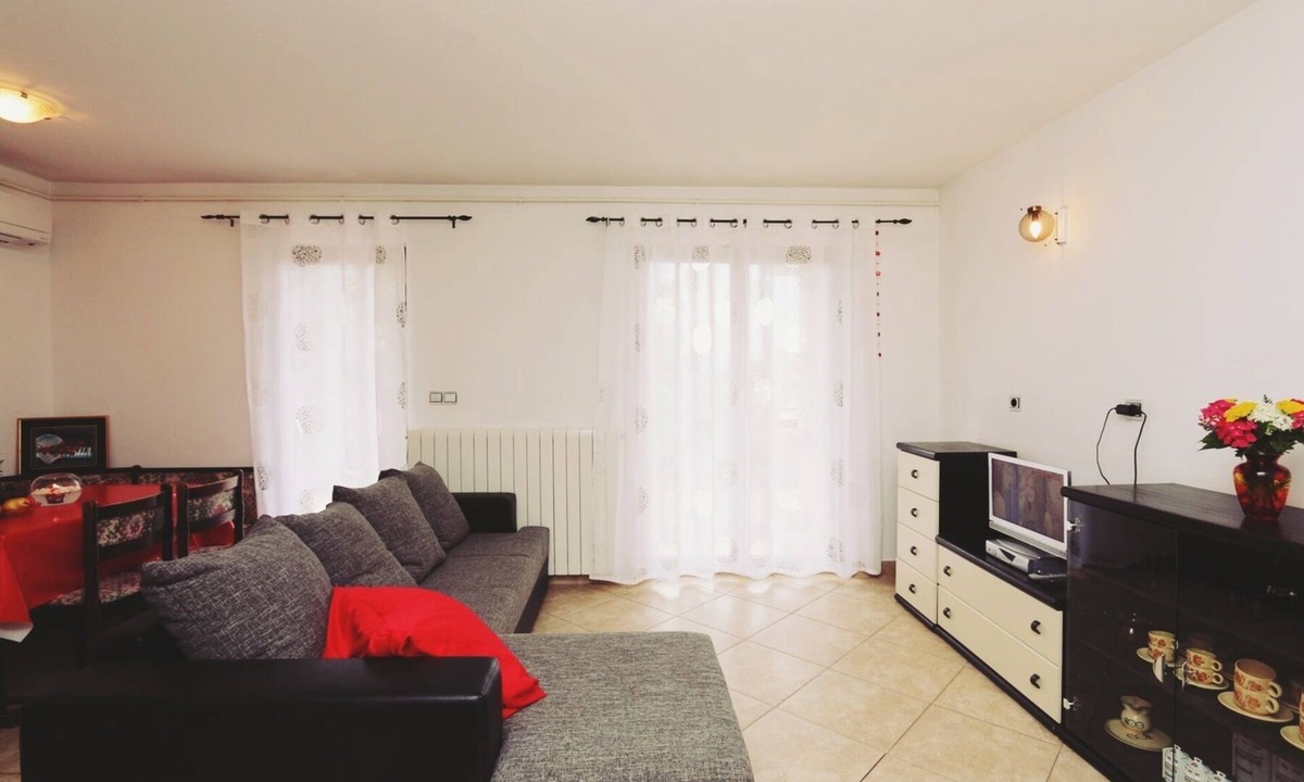 Malinska Apartment | Two bedroom apartment with terrace and sea view Malinska, Krk (A-19264-a)