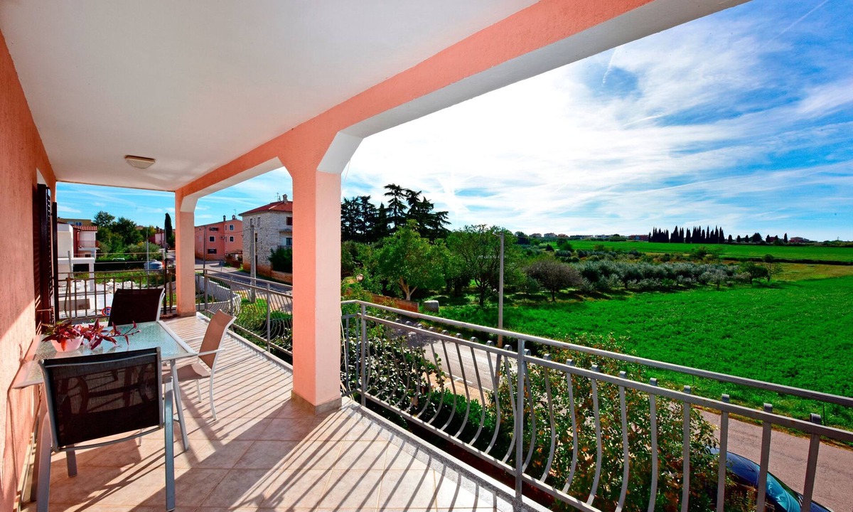 Dajla Apartment | Two bedroom apartment with terrace Novigrad (A-6951-g)