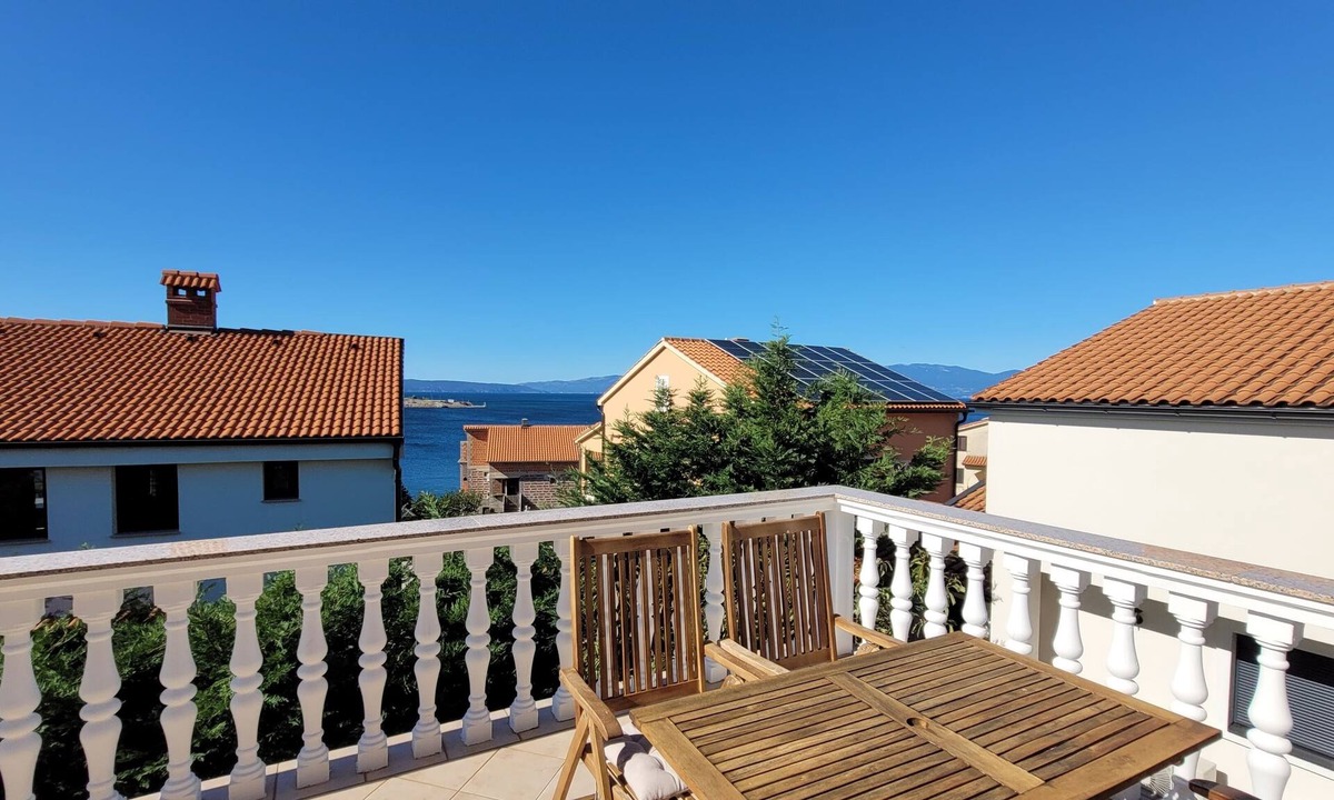 Omisalj Apartment | Two bedroom apartment with terrace and sea view Omišalj, Krk (A-19410-a)