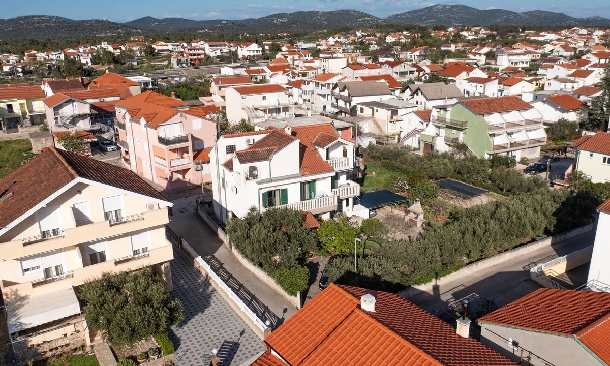Pirovac Apartment | Two bedroom apartment with balcony and sea view Pirovac, Šibenik (A-22567-b)