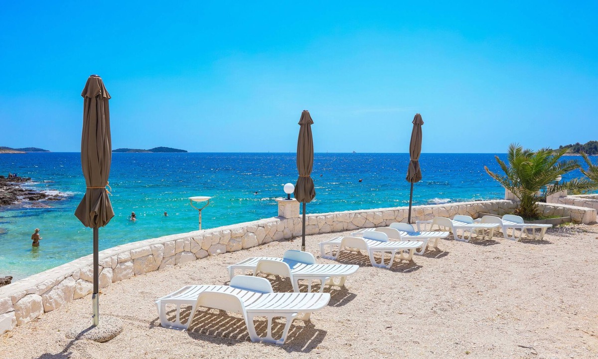 Rogoznica Apartment | Two bedroom apartment near beach Zečevo Rtić, Rogoznica (A-8366-b)