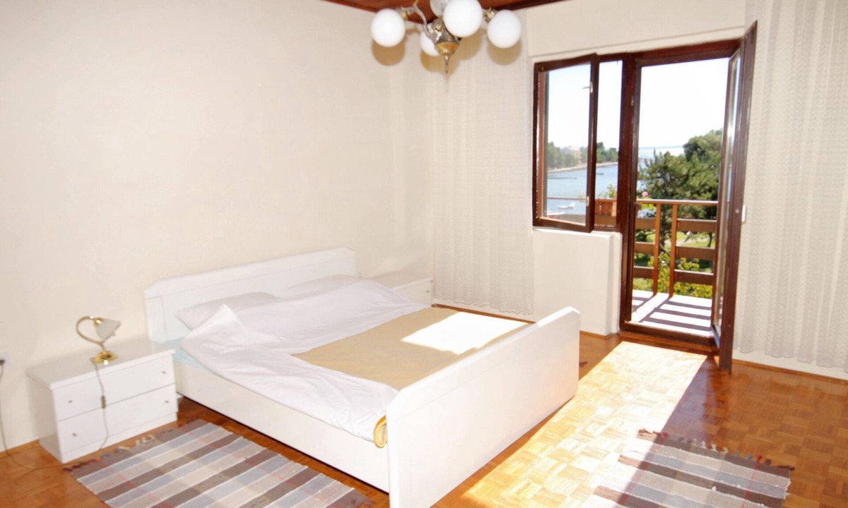 Privlaka Apartment | Two bedroom apartment near beach Privlaka, Zadar (A-666-b)