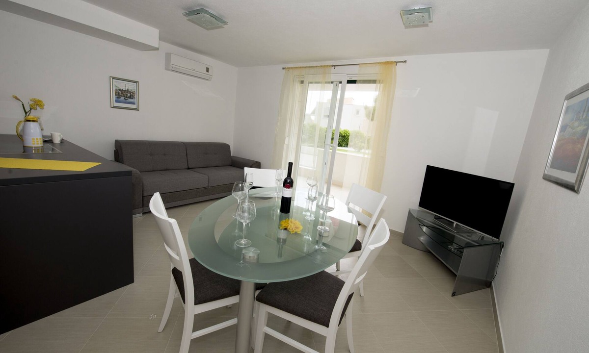 Promajna Apartment | Two bedroom apartment with terrace Promajna, Makarska (A-17160-b)